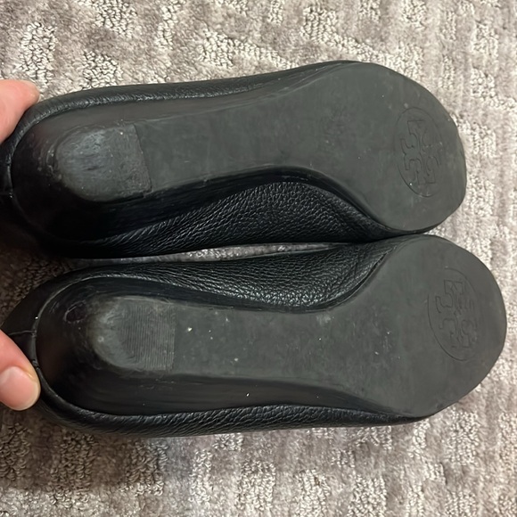 Tory Burch Amanda peep toe black low wedge - Picture 8 of 8